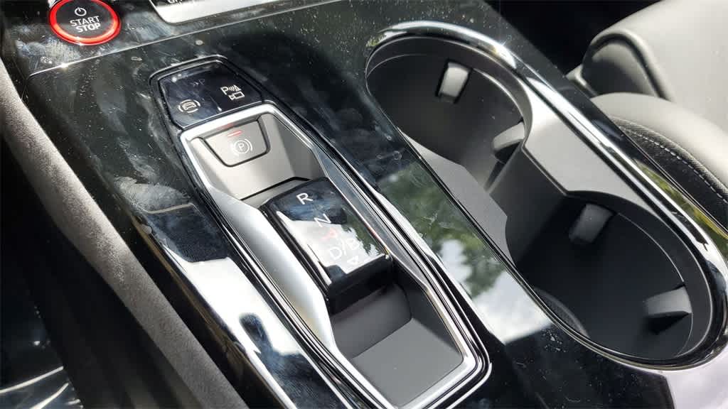 Thumbnail: 2025 Audi SQ6 e-tron - 25
