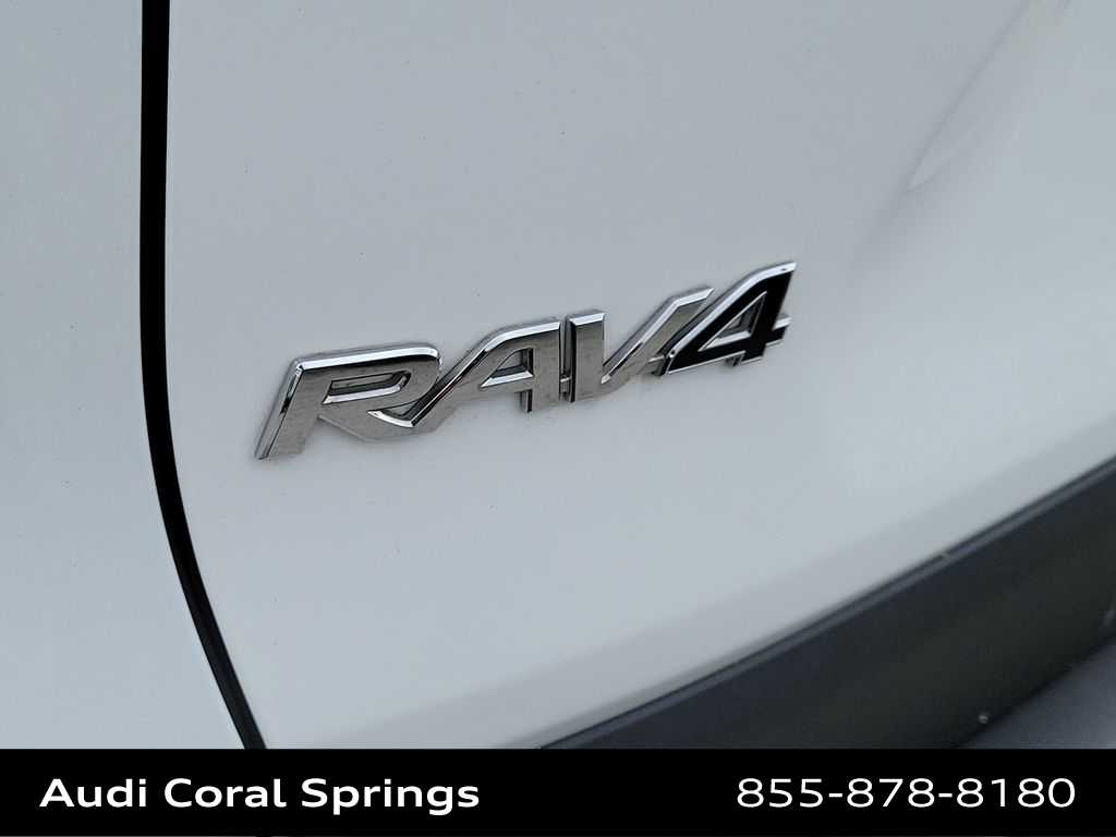 Thumbnail: 2021 Toyota RAV4 - 15