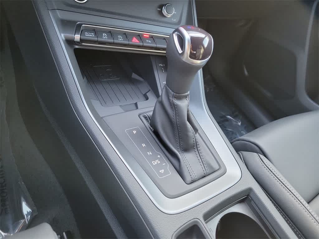 Thumbnail: 2025 Audi Q3 - 17