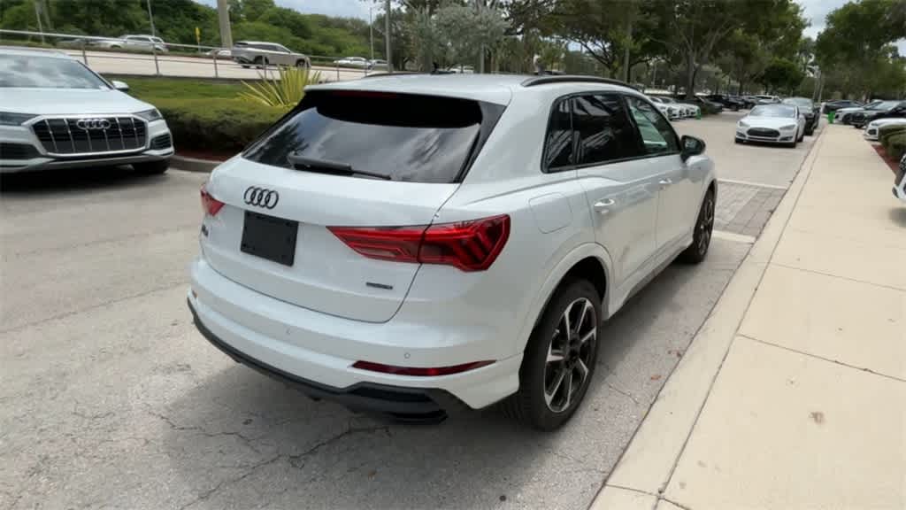Thumbnail: 2025 Audi Q3 - 8