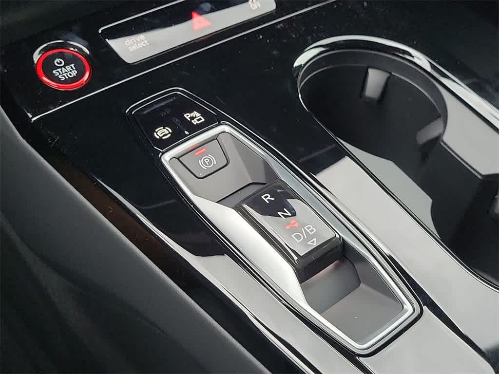 Thumbnail: 2025 Audi SQ6 e-tron - 25