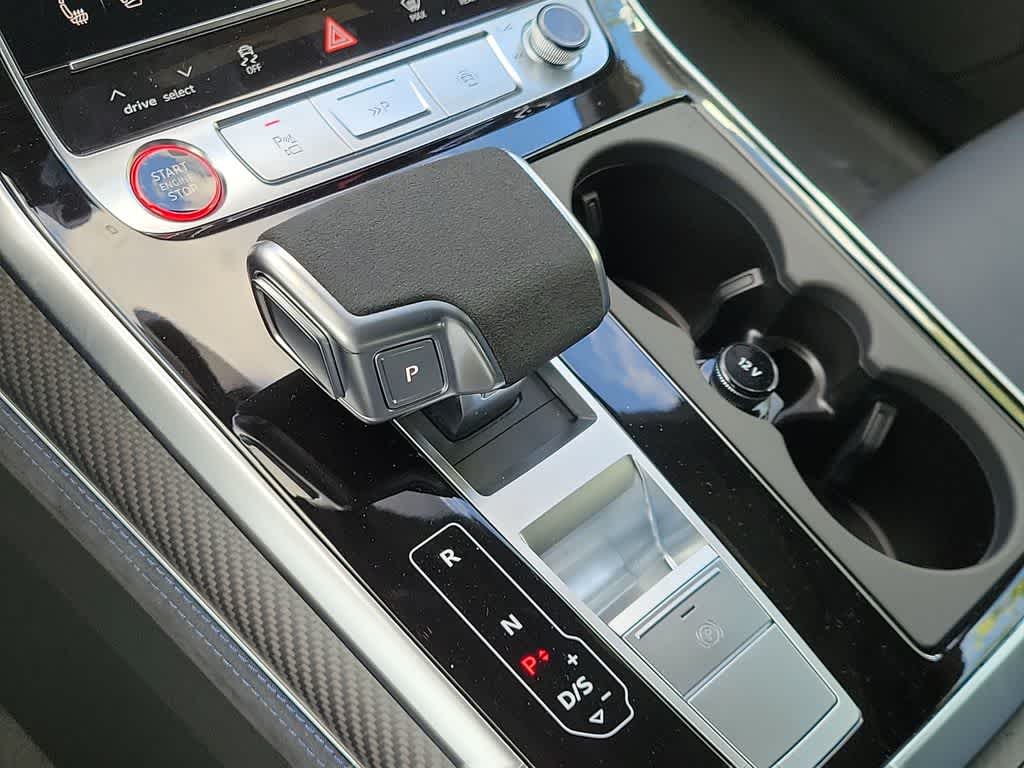 Thumbnail: 2026 Audi RS Q8 - 25