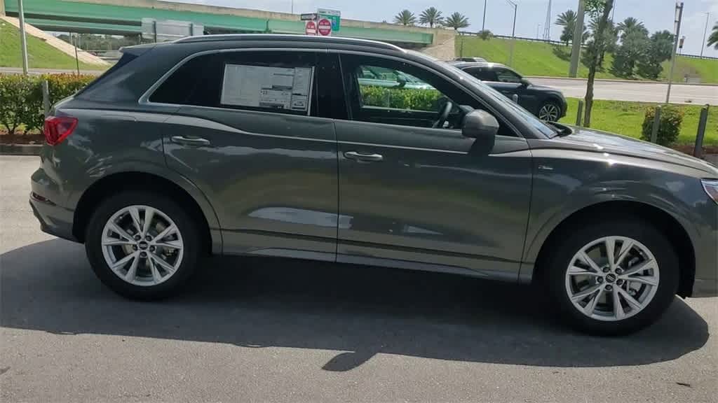 Thumbnail: 2025 Audi Q3 - 9