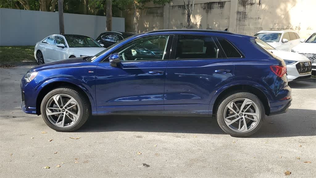 Thumbnail: 2025 Audi Q3 - 11