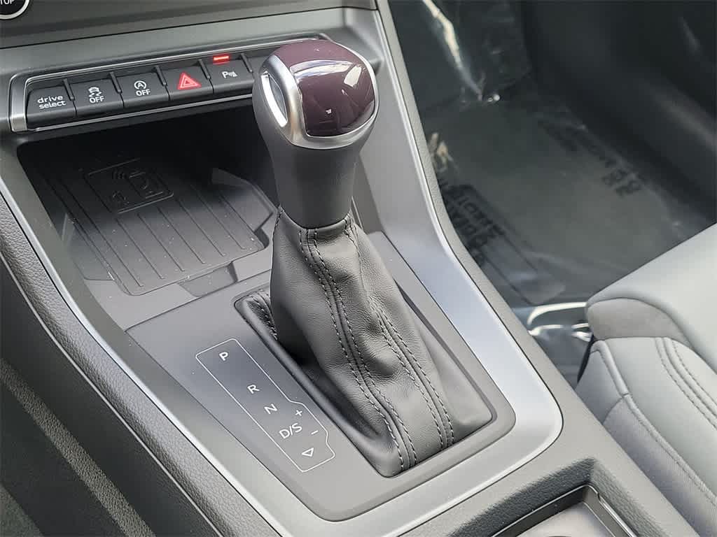 Thumbnail: 2025 Audi Q3 - 17