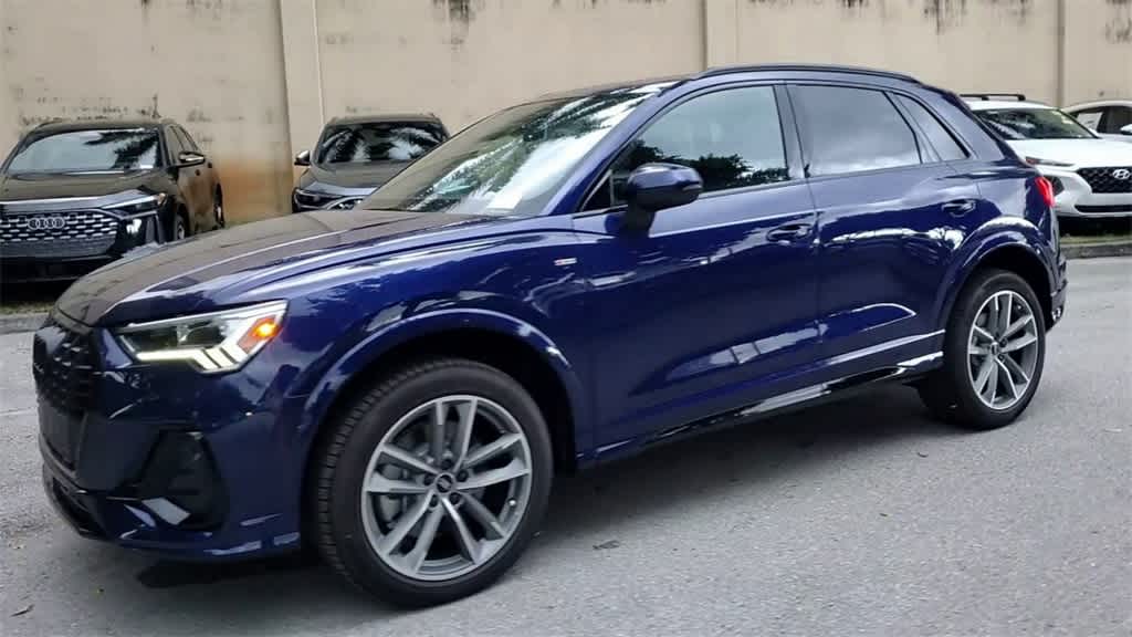 Thumbnail: 2025 Audi Q3 - 4