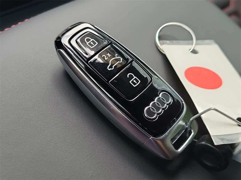 Thumbnail: 2025 Audi RS Q8 - 28