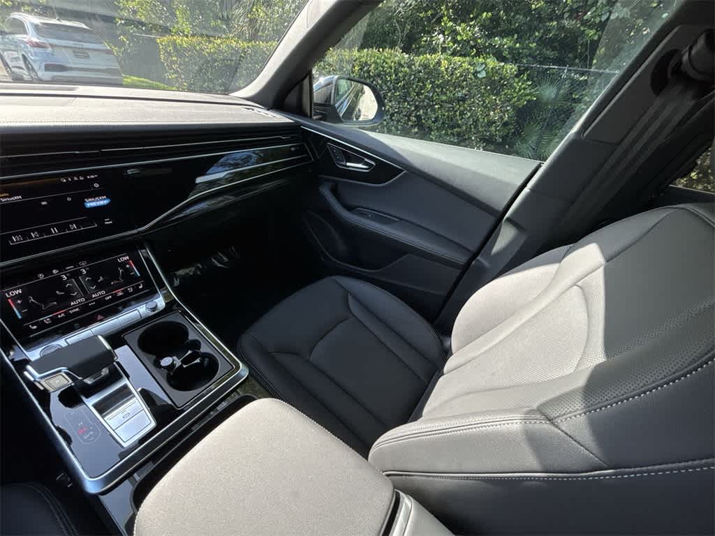 Thumbnail: 2025 Audi Q8 - 11