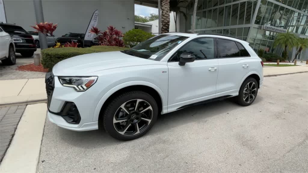 Thumbnail: 2025 Audi Q3 - 4