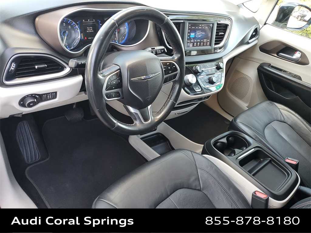 Thumbnail: 2018 Chrysler Pacifica - 10
