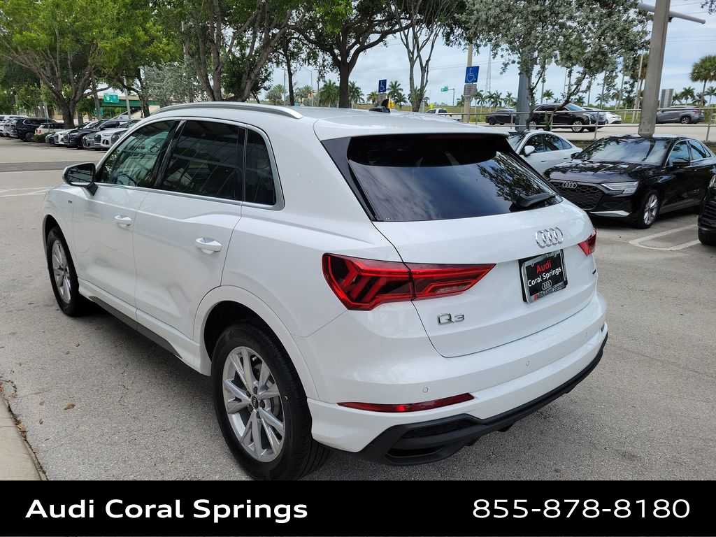 Thumbnail: 2025 Audi Q3 - 11