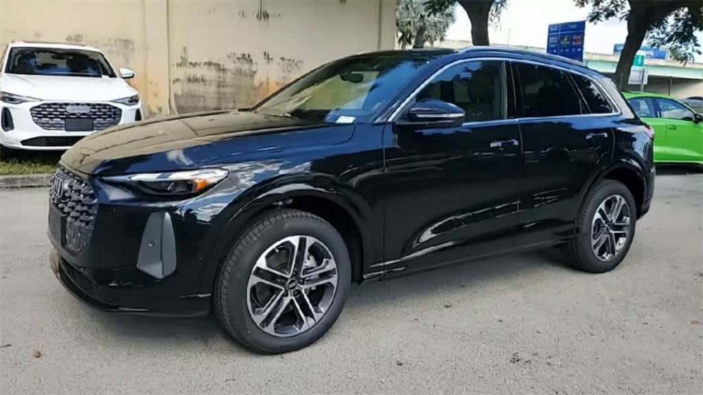 Thumbnail: 2025 Audi Q5 - 4