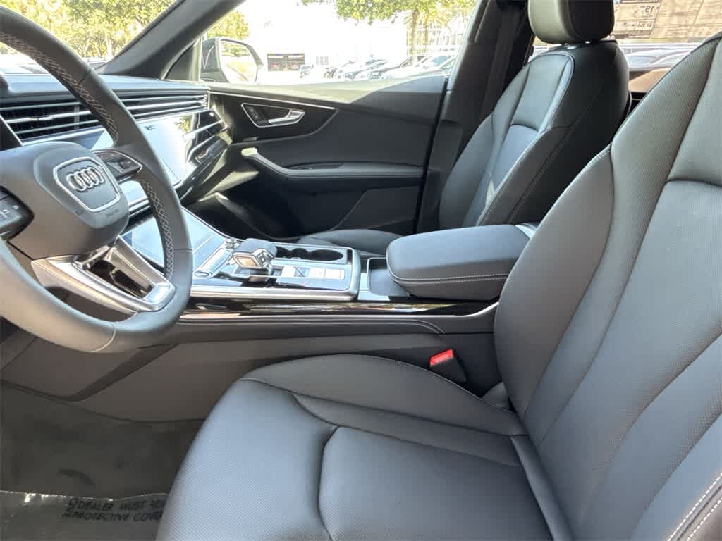 Thumbnail: 2025 Audi Q8 - 25