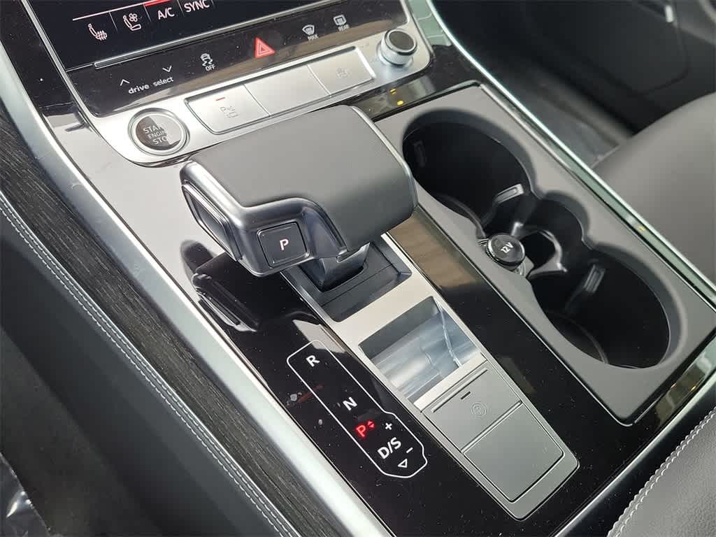 Thumbnail: 2025 Audi Q8 - 25