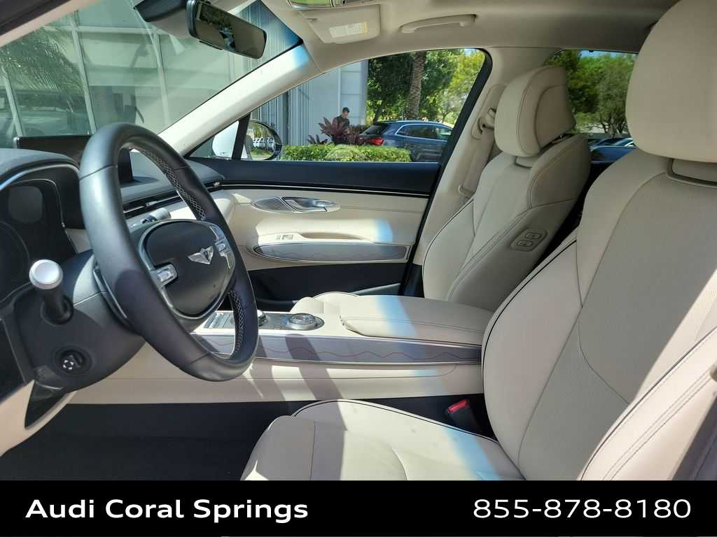 Thumbnail: 2022 Genesis GV70 - 19