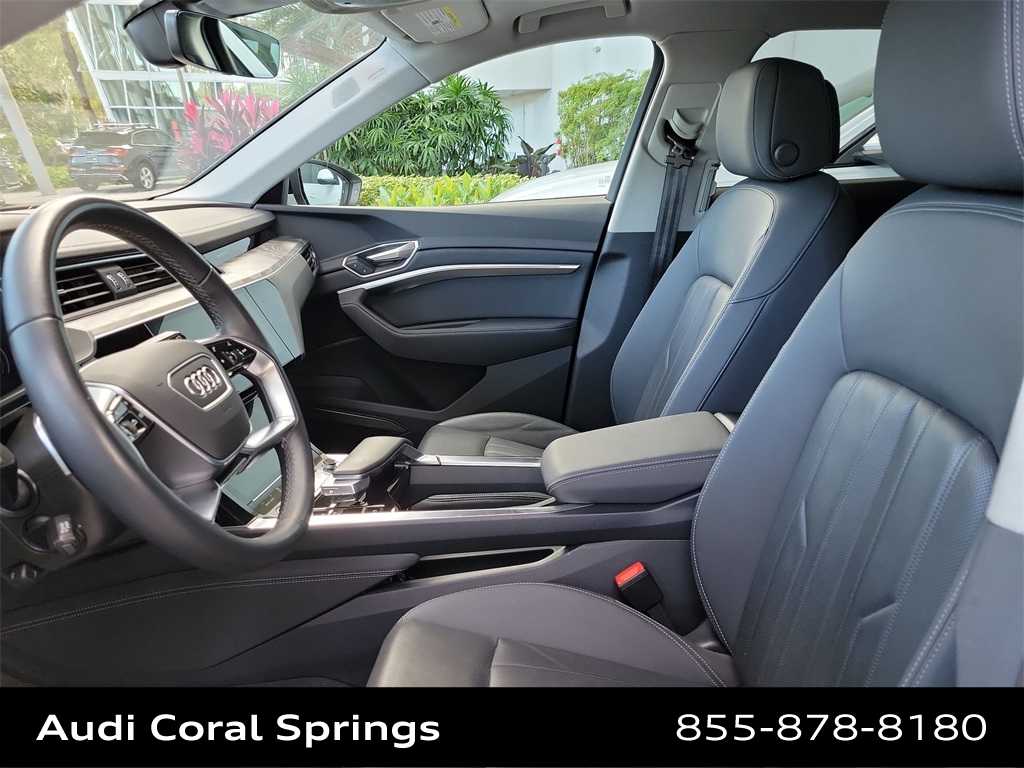 Thumbnail: 2022 Audi e-tron - 11