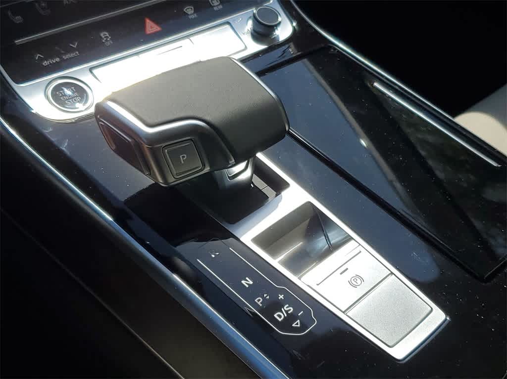 Thumbnail: 2025 Audi A8 - 25