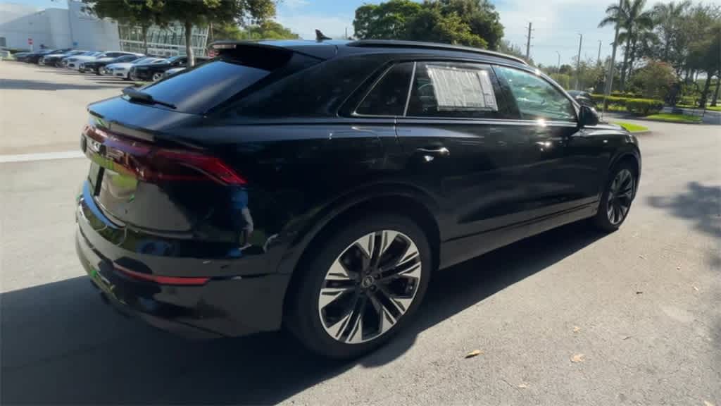 Thumbnail: 2025 Audi Q8 - 8