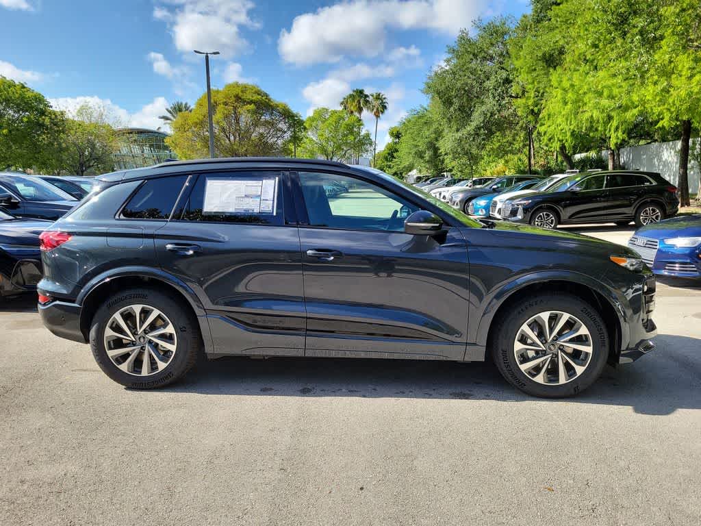 Thumbnail: 2027 Audi Q6 e-tron - 9