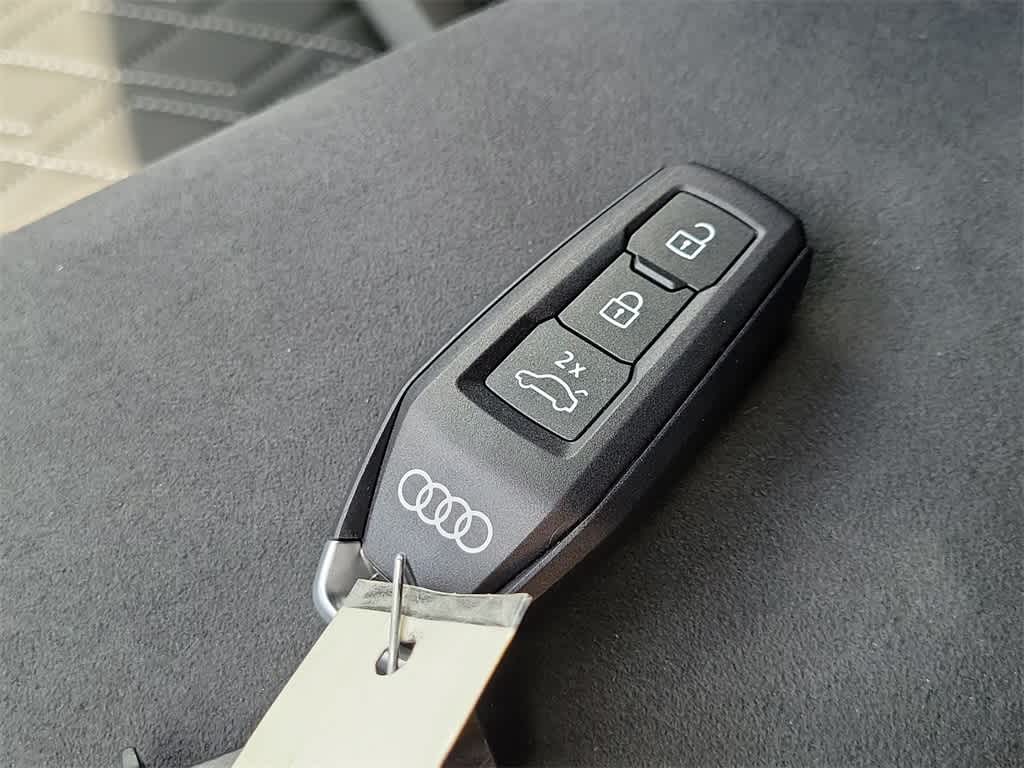 Thumbnail: 2025 Audi SQ6 e-tron - 20