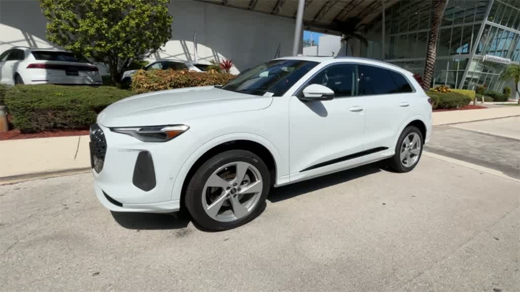 Thumbnail: 2025 Audi Q5 - 4