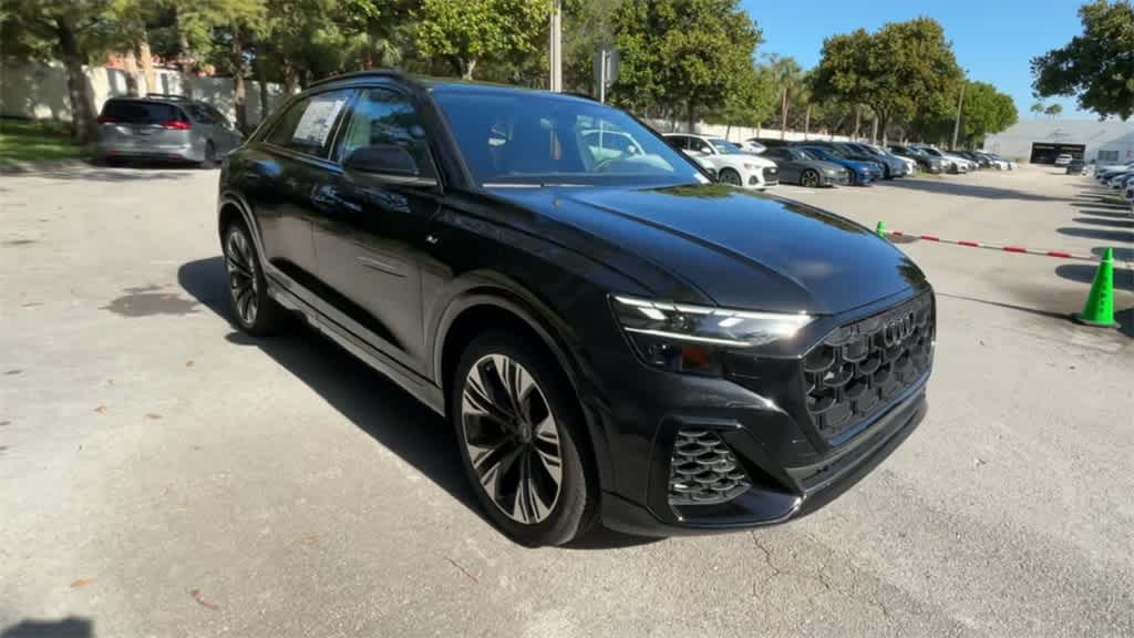 Thumbnail: 2025 Audi Q8 - 2