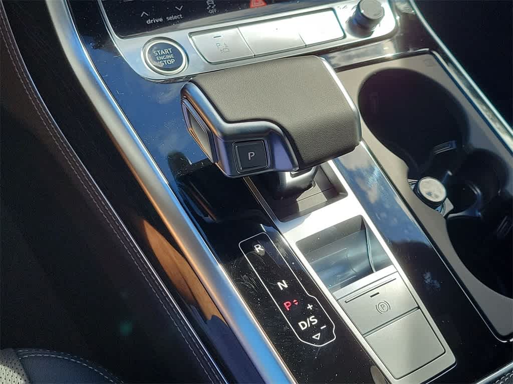 Thumbnail: 2026 Audi Q8 - 25