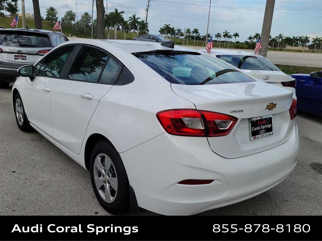 Thumbnail: 2018 Chevrolet Cruze - 4