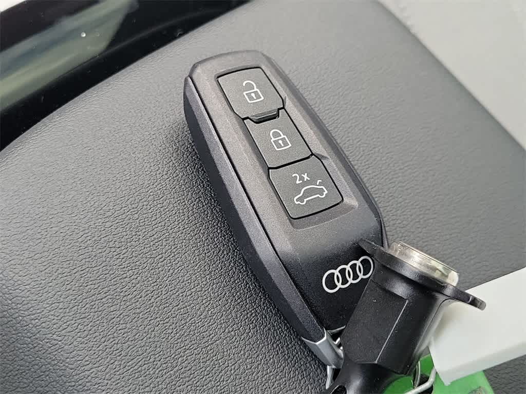 Thumbnail: 2025 Audi e-tron S - 20