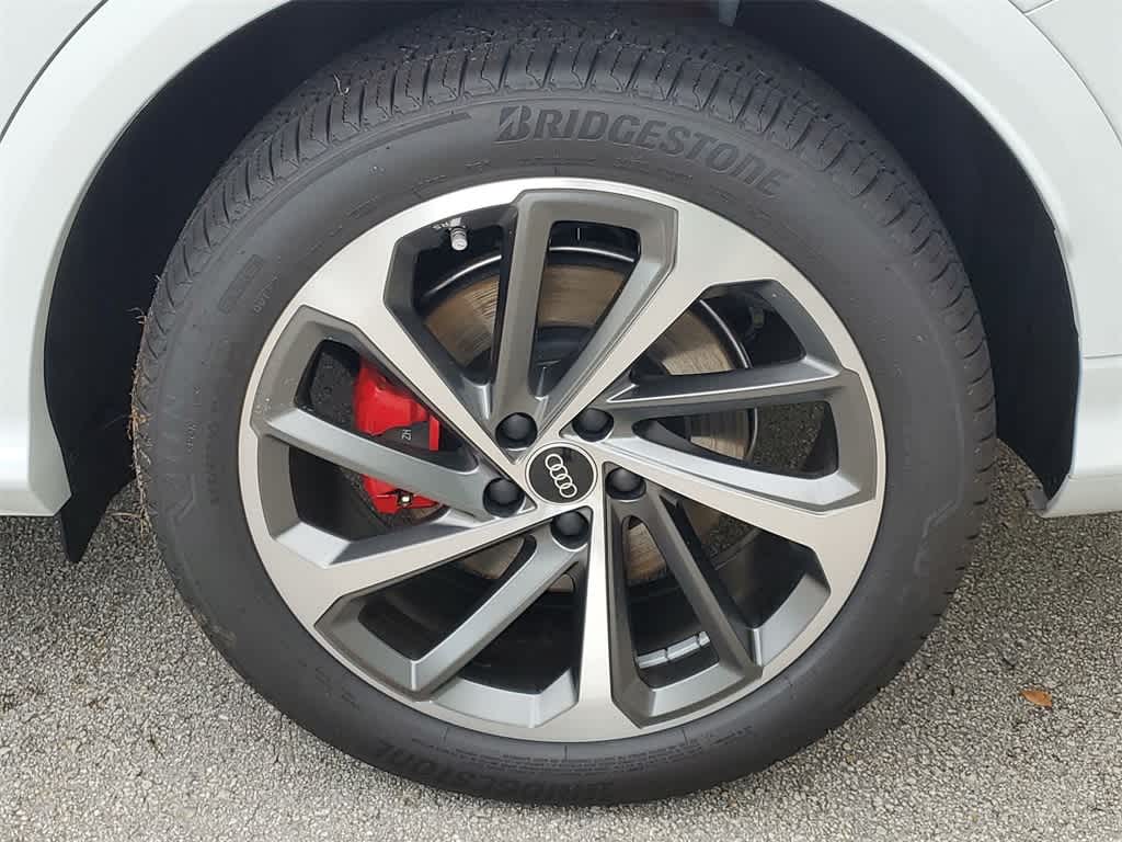 Thumbnail: 2025 Audi SQ5 - 16