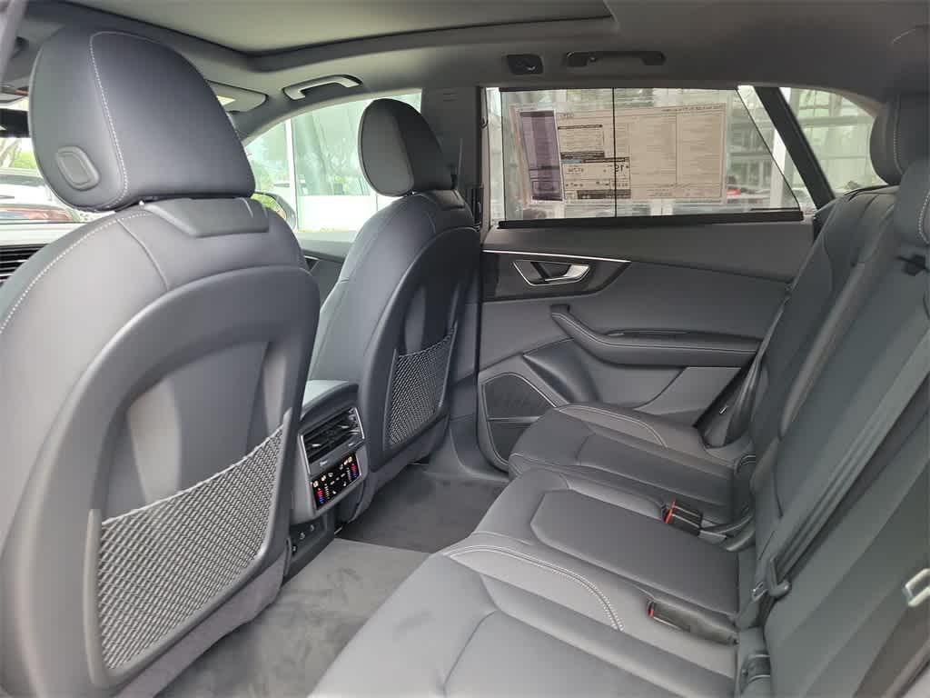 Thumbnail: 2025 Audi Q8 - 20