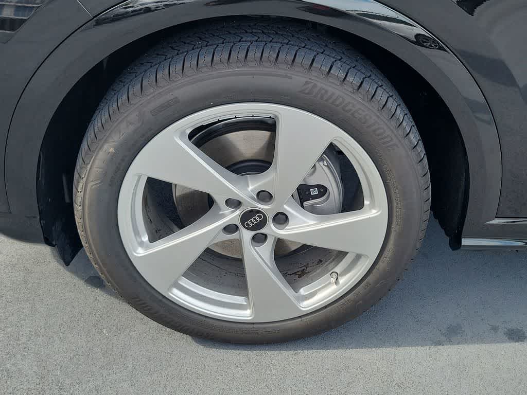 Thumbnail: 2025 Audi Q5 - 12