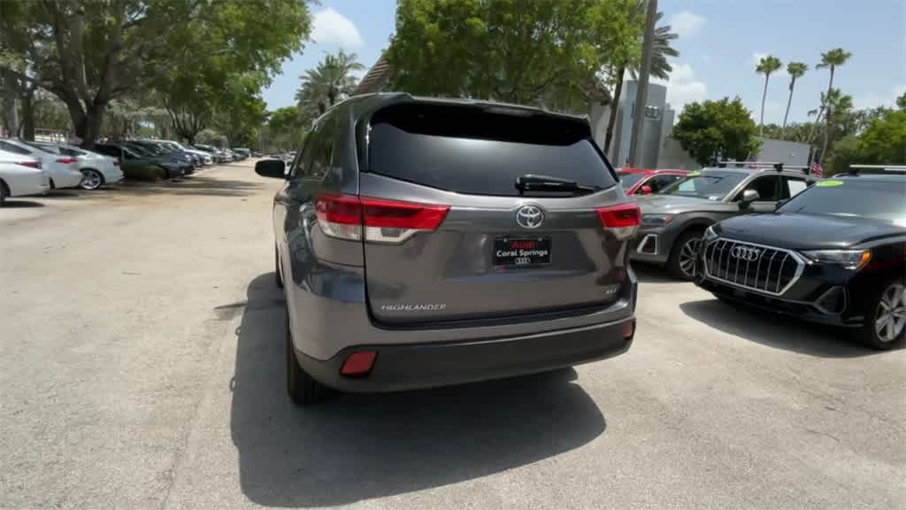 Thumbnail: 2017 Toyota Highlander - 7