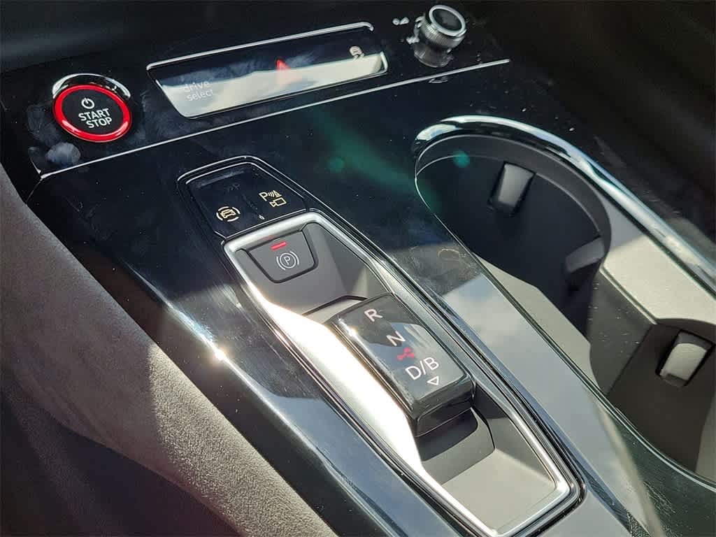 Thumbnail: 2025 Audi SQ6 e-tron - 17