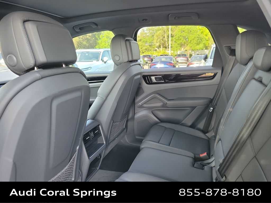 Thumbnail: 2021 Porsche Cayenne - 20