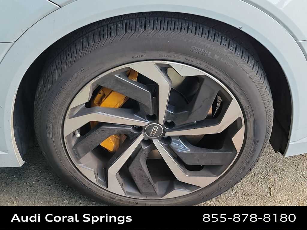 Thumbnail: 2023 Audi e-tron S - 15