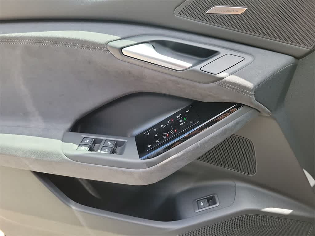 Thumbnail: 2025 Audi SQ6 e-tron - 19