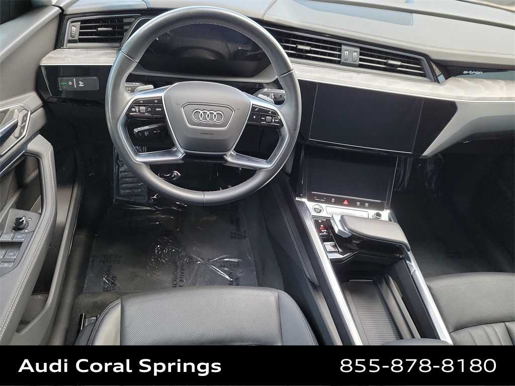 Thumbnail: 2022 Audi e-tron - 10