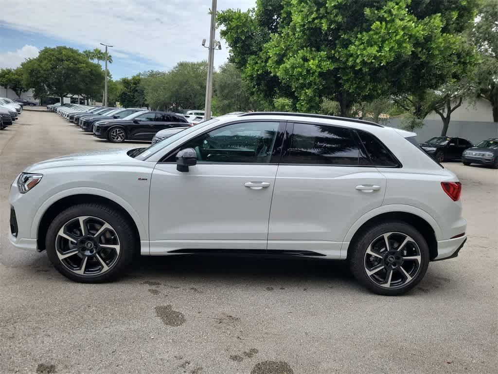 Thumbnail: 2025 Audi Q3 - 11