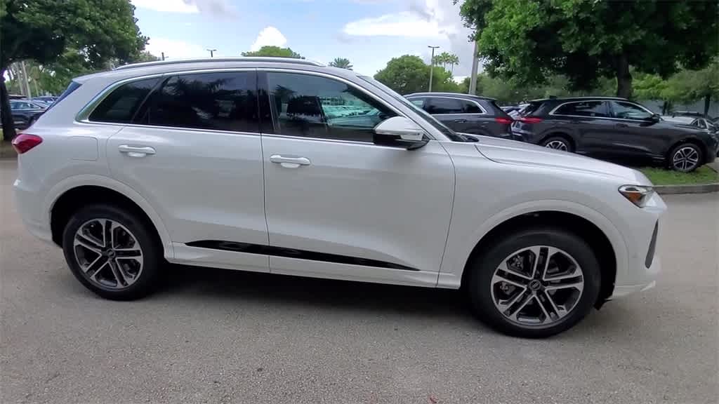 Thumbnail: 2025 Audi Q5 - 9