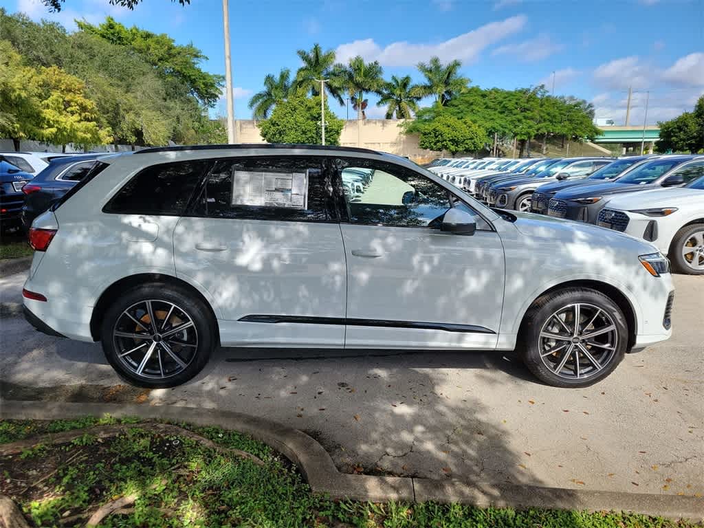 Thumbnail: 2026 Audi Q7 - 9