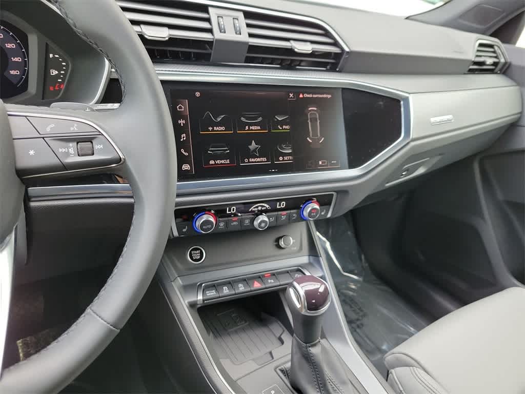 Thumbnail: 2025 Audi Q3 - 16