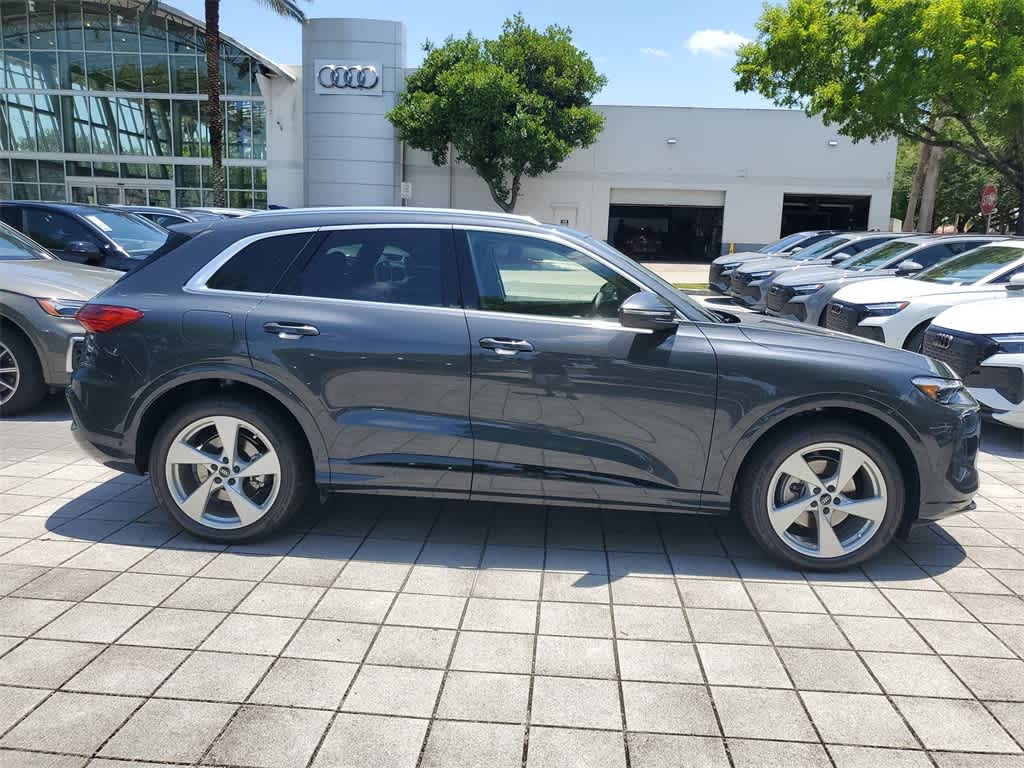 Thumbnail: 2025 Audi Q5 - 9