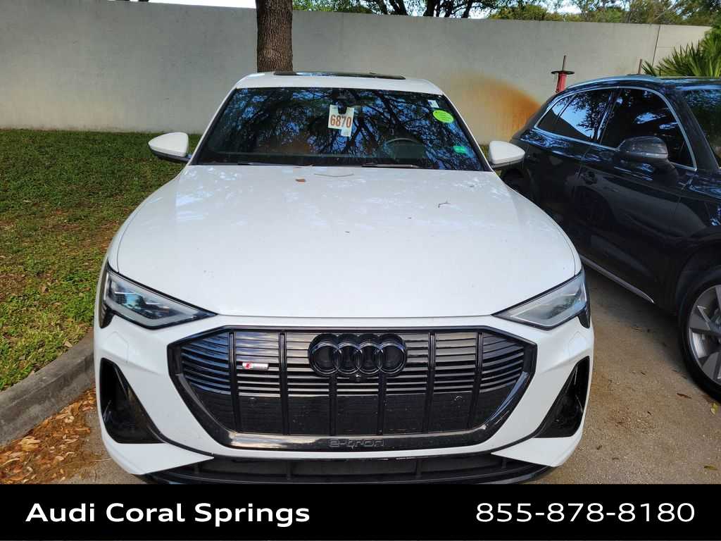 Thumbnail: 2023 Audi e-tron S - 9