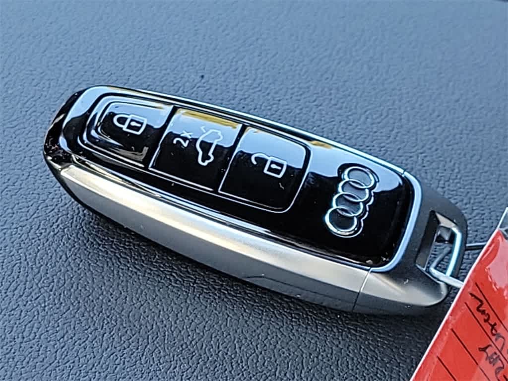 Thumbnail: 2026 Audi Q8 - 20