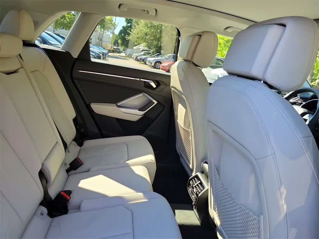 Thumbnail: 2025 Audi Q3 - 21