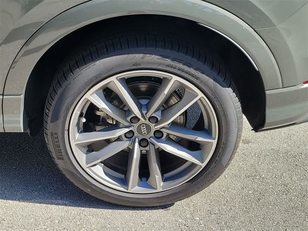 Thumbnail: 2025 Audi Q3 - 16