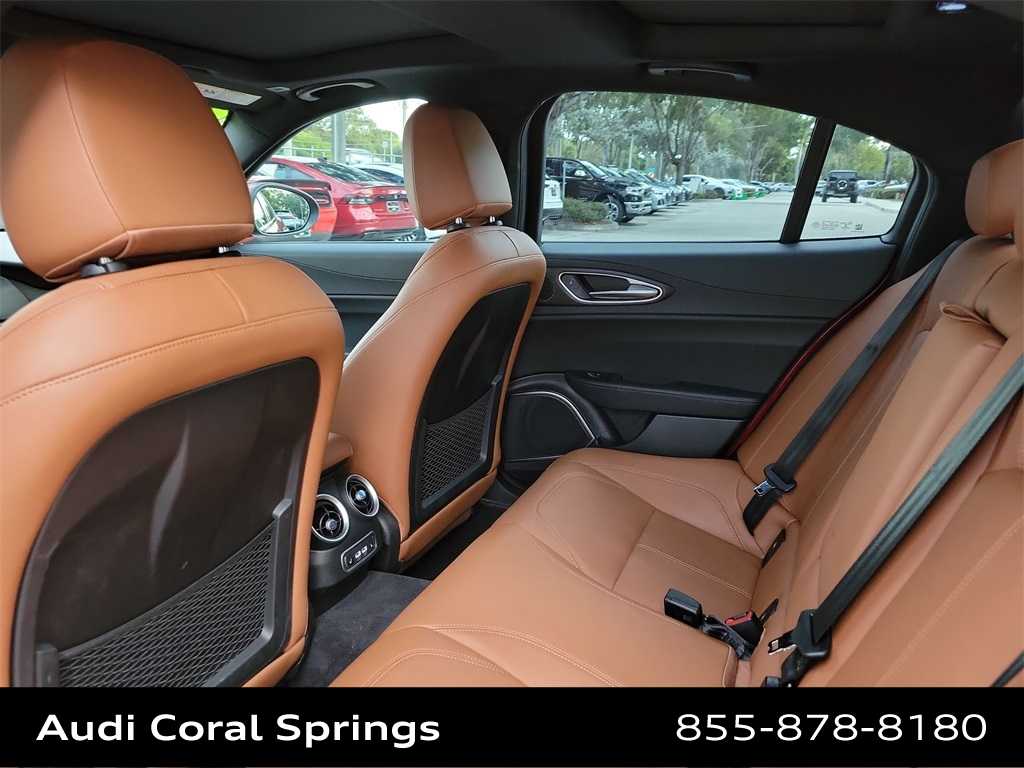 Thumbnail: 2022 Alfa Romeo Giulia - 12