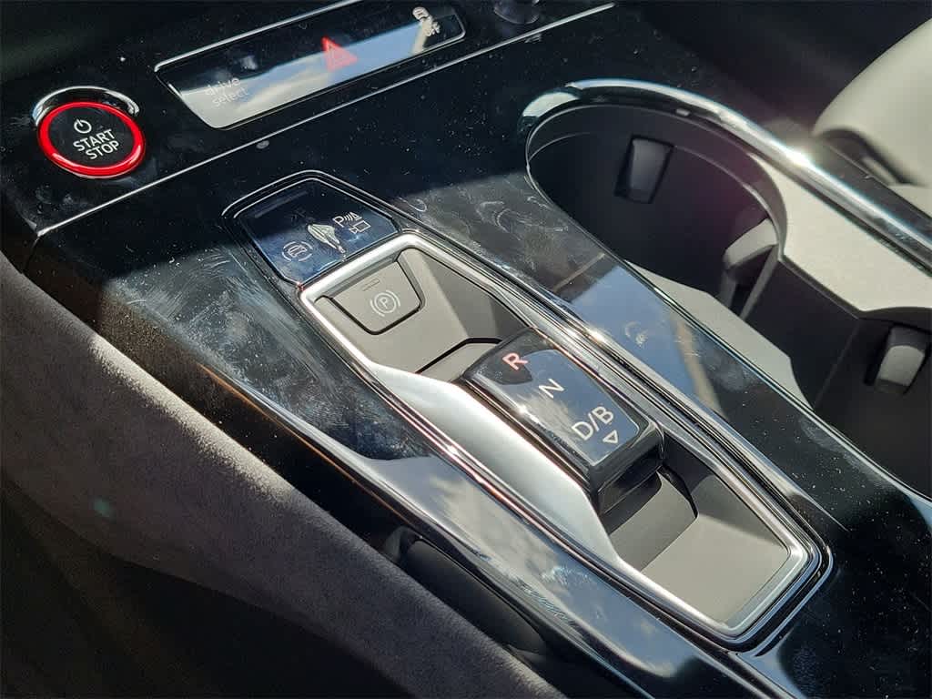 Thumbnail: 2025 Audi SQ6 e-tron - 17