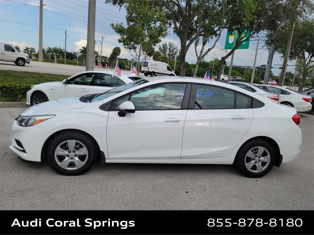 Thumbnail: 2018 Chevrolet Cruze - 3